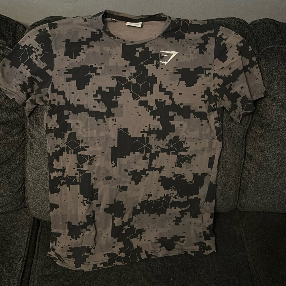 Men’s gym shark tee